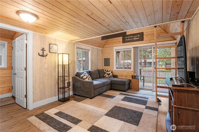 21 N Buckhorn Court, Hoodsport, WA 98548