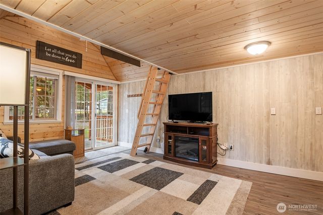 21 N Buckhorn Court, Hoodsport, WA 98548