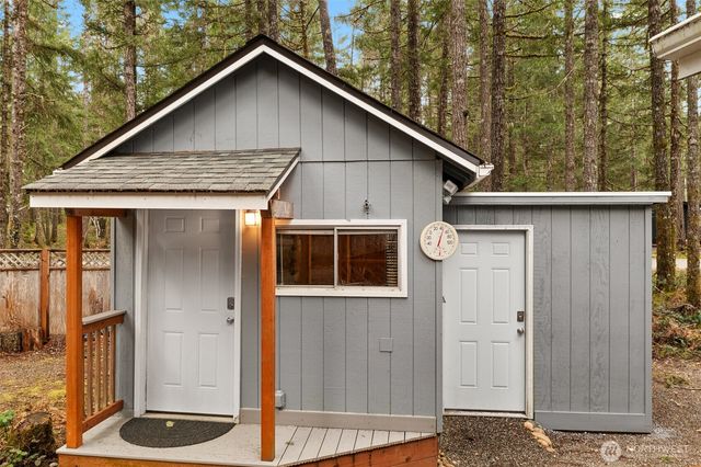 21 N Buckhorn Court, Hoodsport, WA 98548