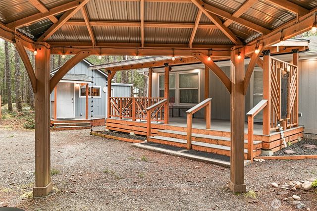 21 N Buckhorn Court, Hoodsport, WA 98548
