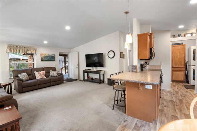 21 N Buckhorn Court, Hoodsport, WA 98548