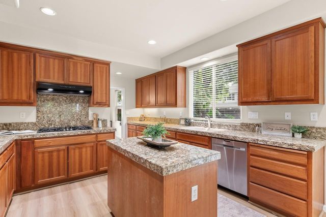 2408 Victor Ct, Tracy, CA 95304