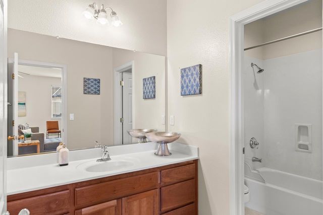 2408 Victor Ct, Tracy, CA 95304