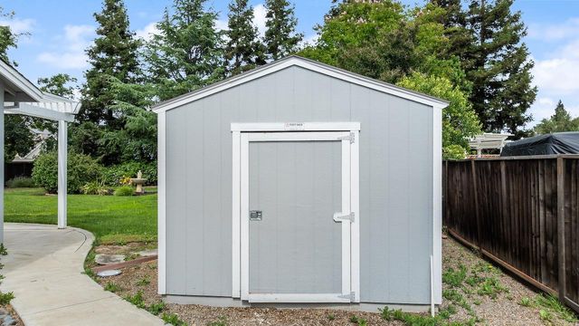 2408 Victor Ct, Tracy, CA 95304