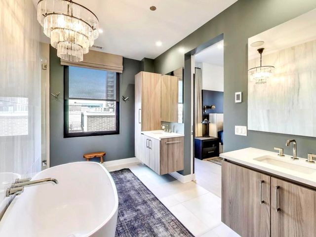6 N Carpenter Street 5B, Chicago, IL 60607