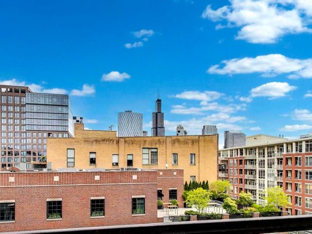 6 N Carpenter Street 5B, Chicago, IL 60607