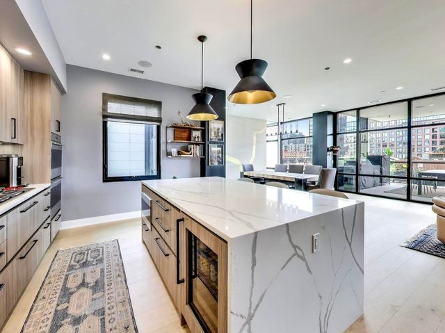 6 N Carpenter Street 5B, Chicago, IL 60607