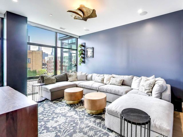 6 N Carpenter Street 5B, Chicago, IL 60607