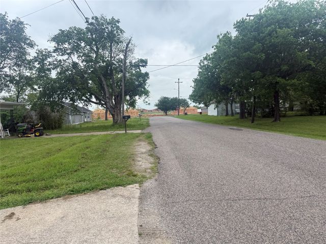 401 W Evans Avenue, Bonham, TX 75418