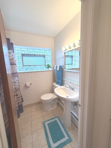 1995 Howard Street 1R, Des Plaines, IL 60018