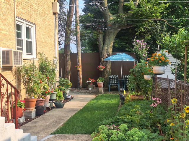 1995 Howard Street 1R, Des Plaines, IL 60018