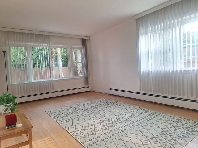 1995 Howard Street 1R, Des Plaines, IL 60018