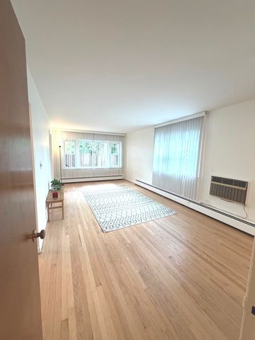 1995 Howard Street 1R, Des Plaines, IL 60018