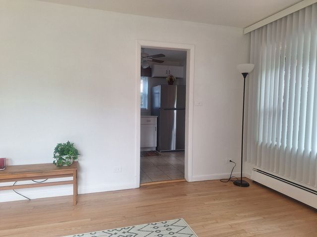 1995 Howard Street 1R, Des Plaines, IL 60018