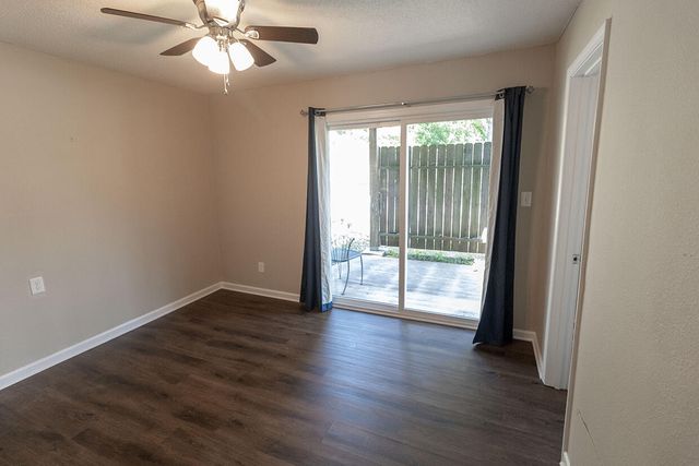 105 N GARTH AVE 09, Columbia, MO 65203