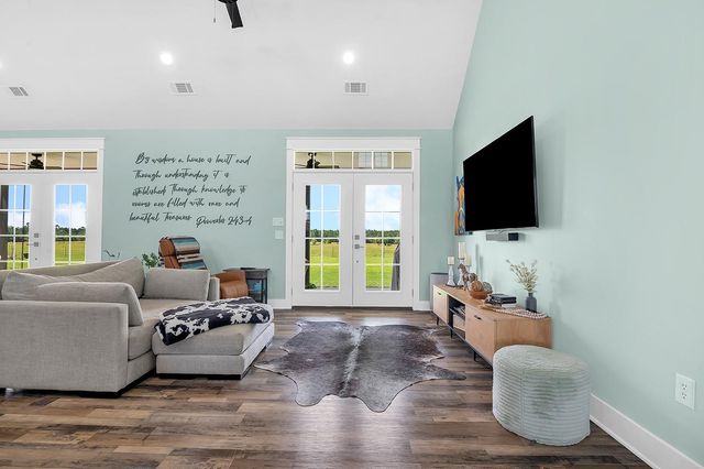 224 James King Rd, Zavalla, TX 75980