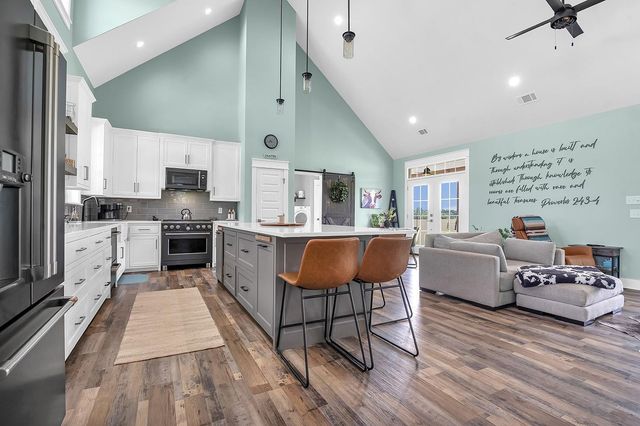 224 James King Rd, Zavalla, TX 75980