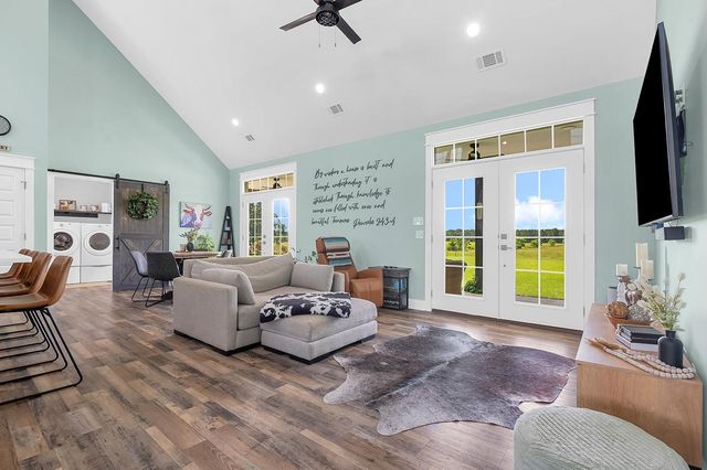 224 James King Rd, Zavalla, TX 75980