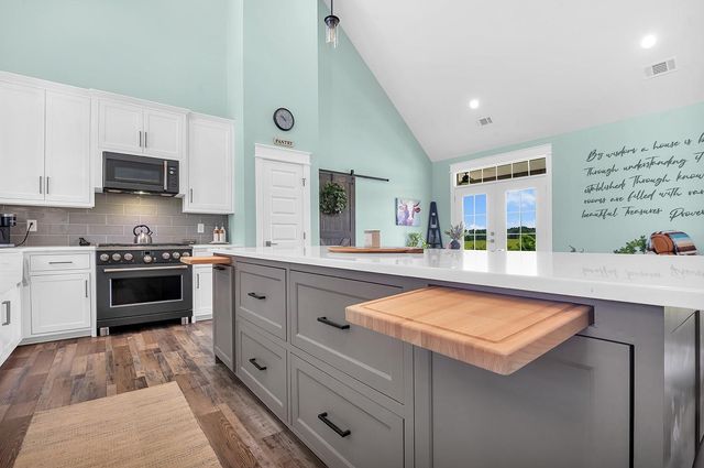 224 James King Rd, Zavalla, TX 75980