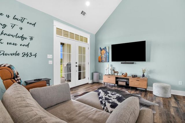 224 James King Rd, Zavalla, TX 75980