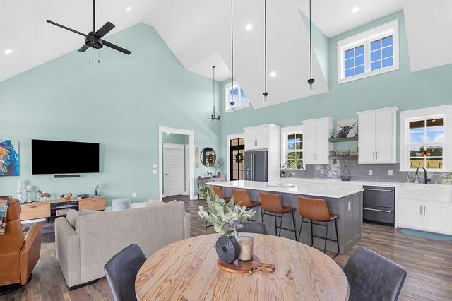 224 James King Rd, Zavalla, TX 75980