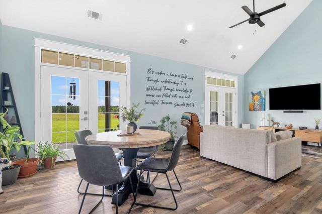 224 James King Rd, Zavalla, TX 75980