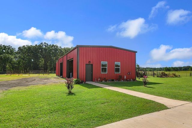 224 James King Rd, Zavalla, TX 75980