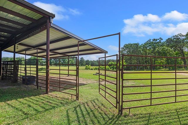 224 James King Rd, Zavalla, TX 75980