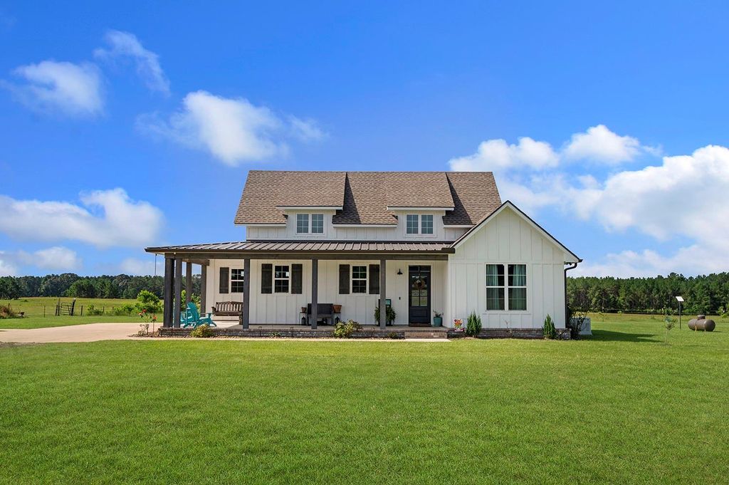 224 James King Rd, Zavalla, TX 75980