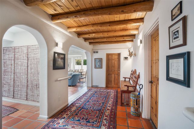 1121 N Plata Circle, Santa Fe, NM 87501