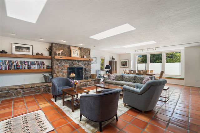 1121 N Plata Circle, Santa Fe, NM 87501