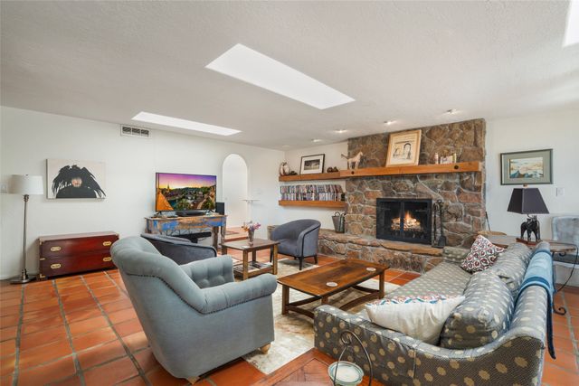 1121 N Plata Circle, Santa Fe, NM 87501