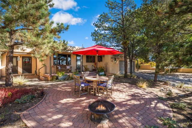 1121 N Plata Circle, Santa Fe, NM 87501