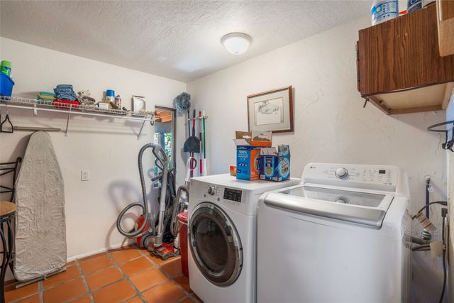 1121 N Plata Circle, Santa Fe, NM 87501