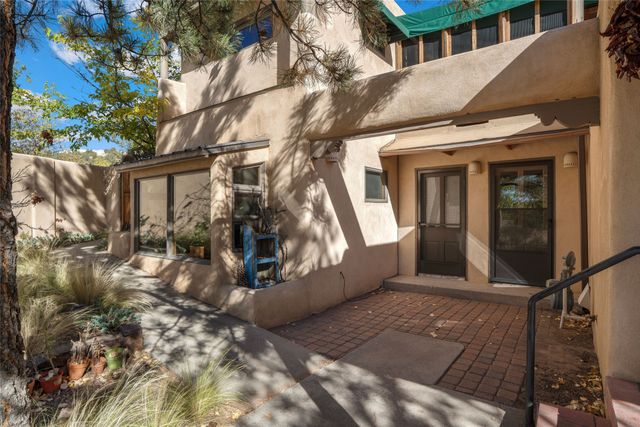 1121 N Plata Circle, Santa Fe, NM 87501