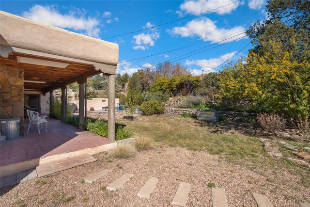 1121 N Plata Circle, Santa Fe, NM 87501