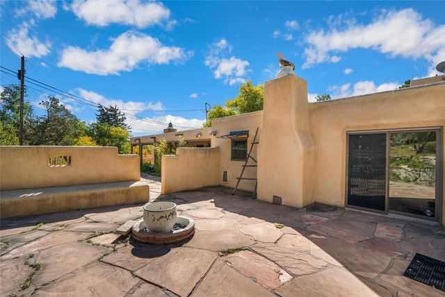 1121 N Plata Circle, Santa Fe, NM 87501