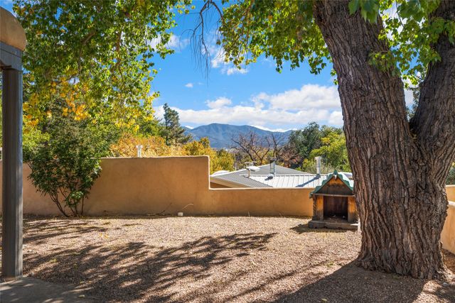 1121 N Plata Circle, Santa Fe, NM 87501