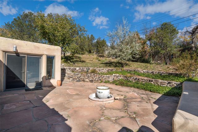 1121 N Plata Circle, Santa Fe, NM 87501