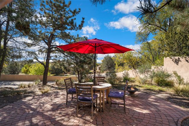 1121 N Plata Circle, Santa Fe, NM 87501