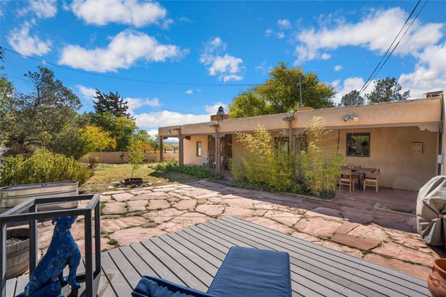 1121 N Plata Circle, Santa Fe, NM 87501