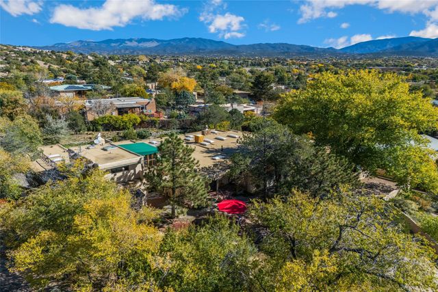 1121 N Plata Circle, Santa Fe, NM 87501