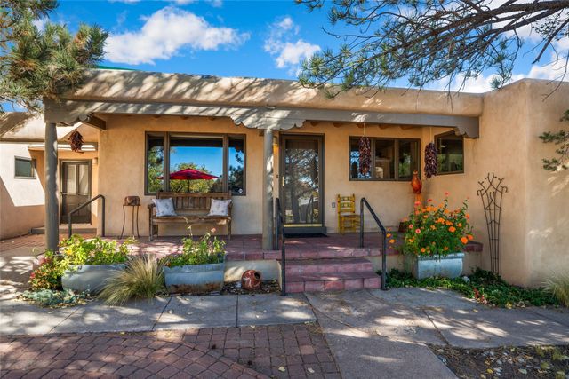 1121 N Plata Circle, Santa Fe, NM 87501