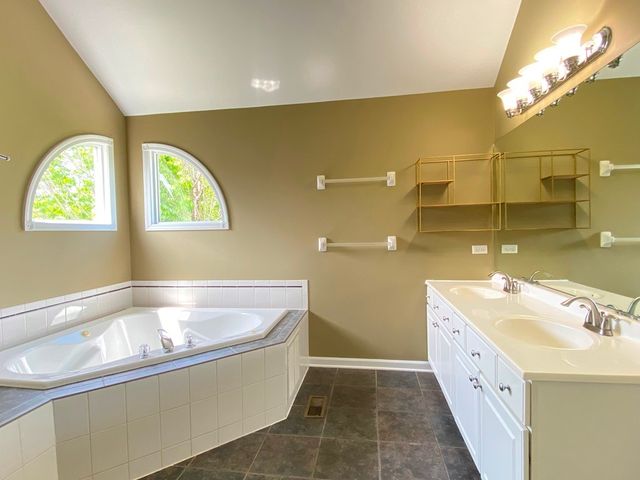 720 KENDRIDGE Court, Aurora, IL 60502