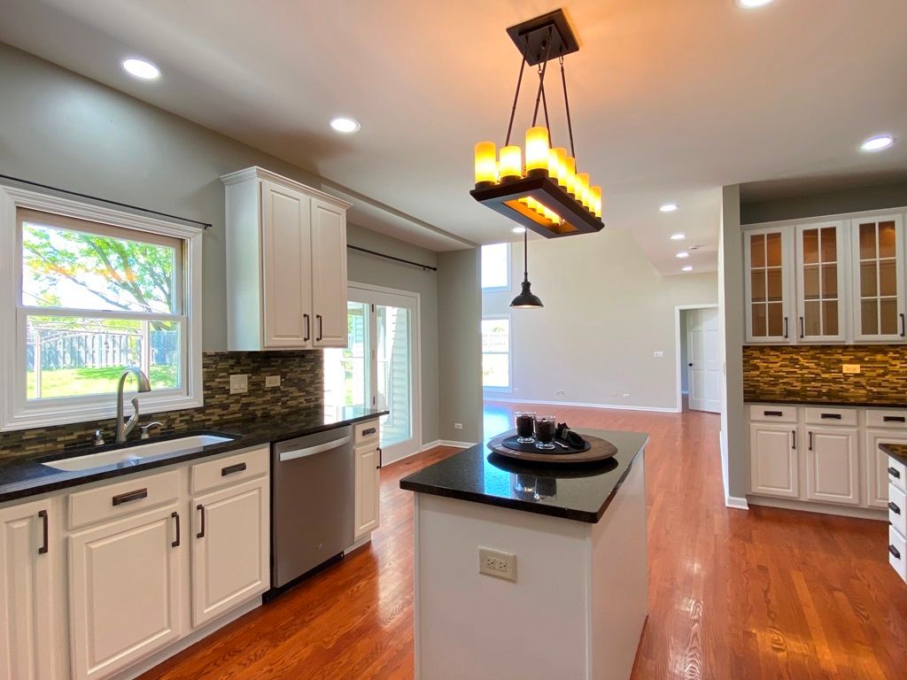 Image 17 of property listing at 720 KENDRIDGE Court, Aurora, IL 60502