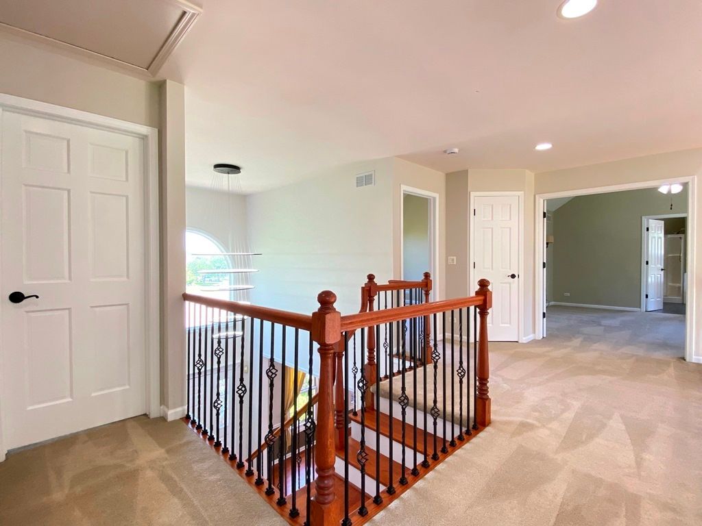 Image 27 of property listing at 720 KENDRIDGE Court, Aurora, IL 60502