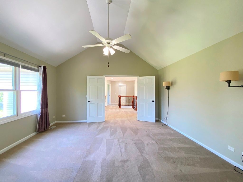 Image 28 of property listing at 720 KENDRIDGE Court, Aurora, IL 60502