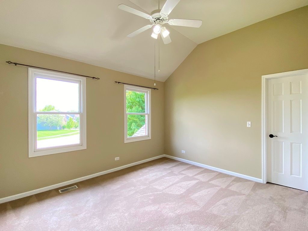 Image 34 of property listing at 720 KENDRIDGE Court, Aurora, IL 60502