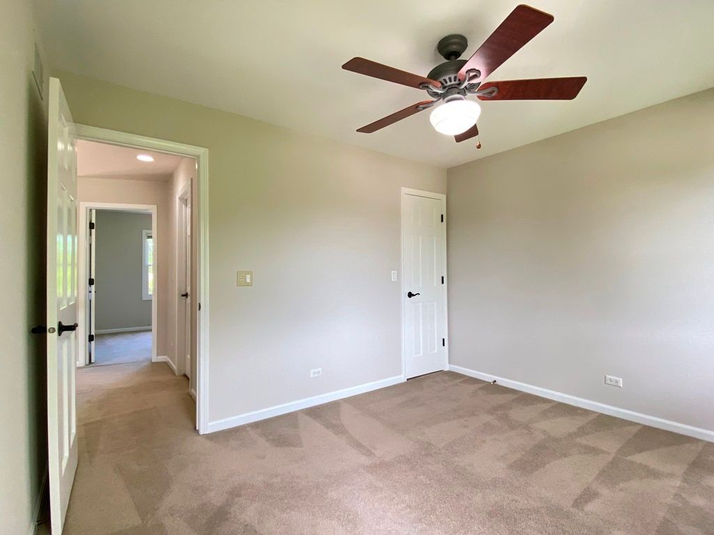 Image 40 of property listing at 720 KENDRIDGE Court, Aurora, IL 60502