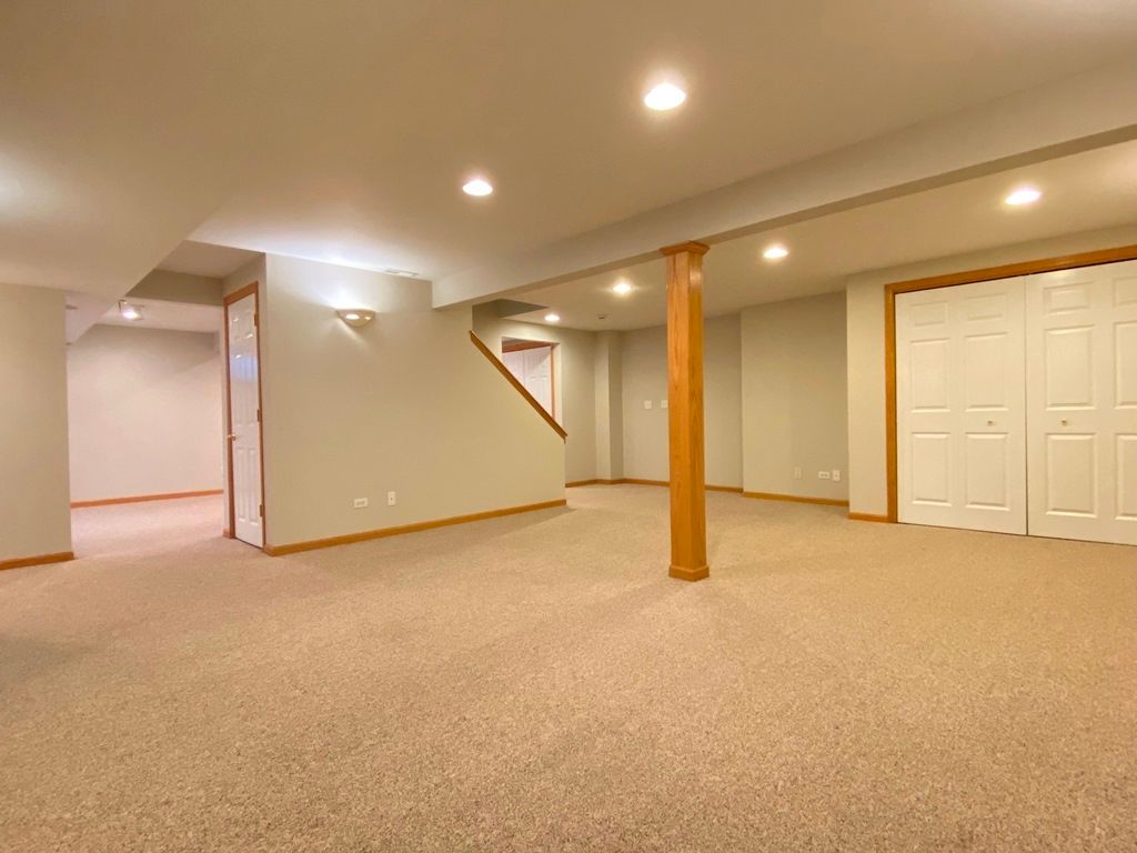 Image 43 of property listing at 720 KENDRIDGE Court, Aurora, IL 60502